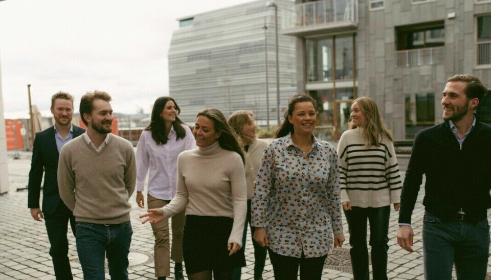 ENDRINGER: Caroline Krefting (foran til høyre) går ut av styret i Ung i Næringseiendom. Katrine Belsvik tar over som leder.