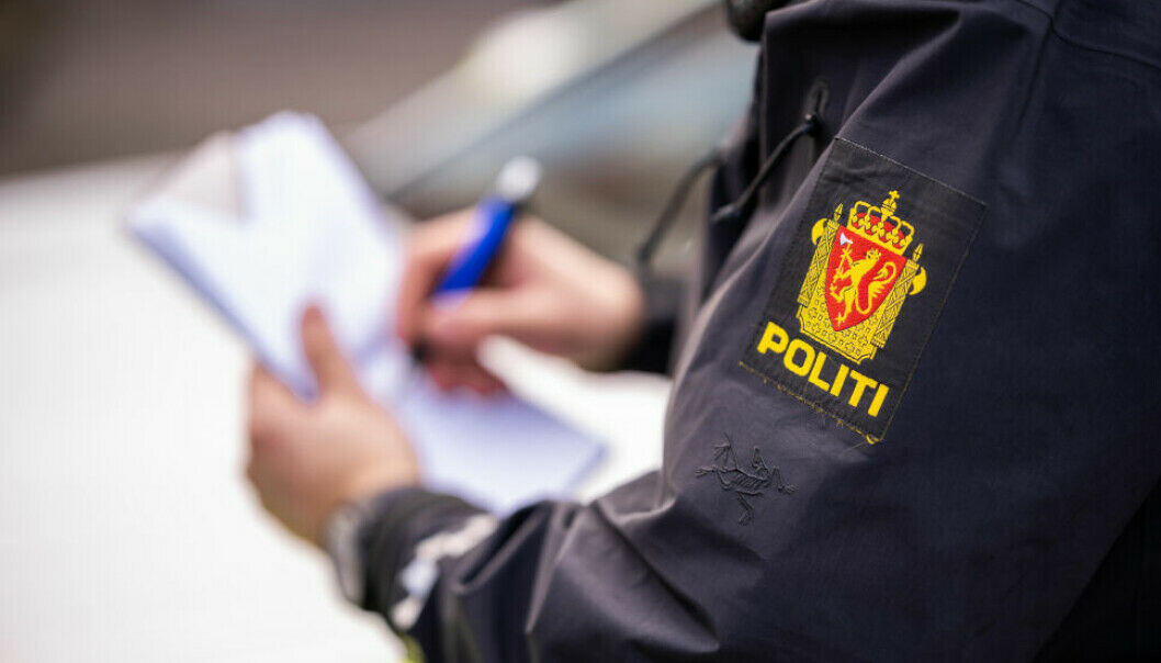JUKS: Låneagenten skal ha trikset med lønnslipper og selvangivelser for å få bankene til å godkjenne boliglån. Under ransaking fant politiet en minnepinne med instrukser for hvordan jukset skulle foregå. JUKS: Låneagenten skal ha trikset med lønnslipper og selvangivelser for å få bankene til å godkjenne boliglån. Under ransaking fant politiet en minnepinne med instrukser for hvordan jukset skulle foregå.