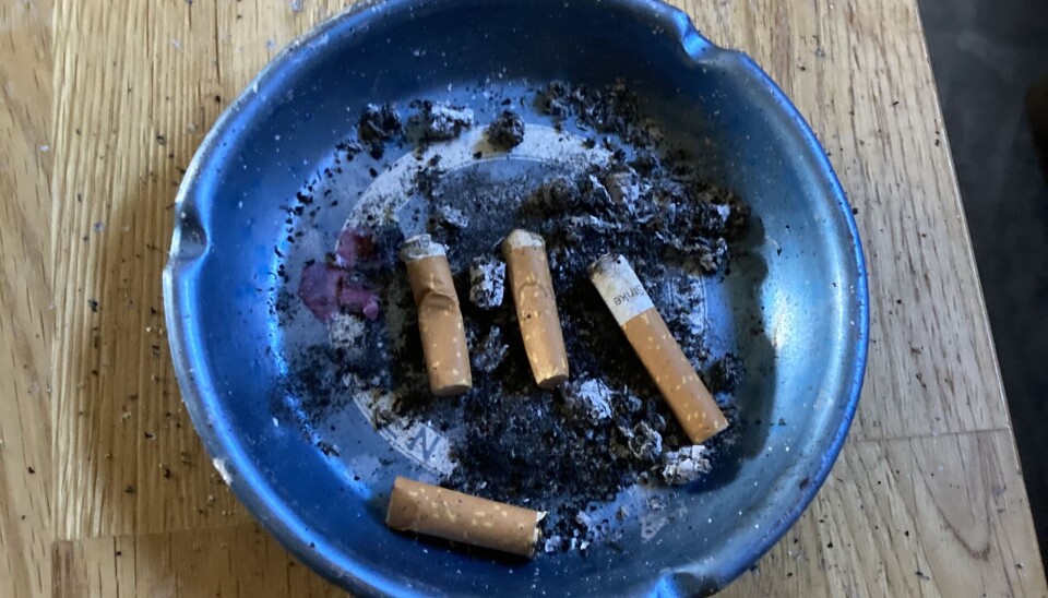 PÅ STUMPENE LØS: Kjøperen av Ullern-leiligheten mente selgeren burde ha informert om naboens røykevaner. Oslo tingrett slår fast at røykingen må være av et nokså ekstremt omfang for at opplysningsplikten skal inntre. Ill. foto. PÅ STUMPENE LØS: Kjøperen av Ullern-leiligheten mente selgeren burde ha informert om naboens røykevaner. Oslo tingrett slår fast at røykingen må være av et nokså ekstremt omfang for at opplysningsplikten skal inntre. Ill. foto.