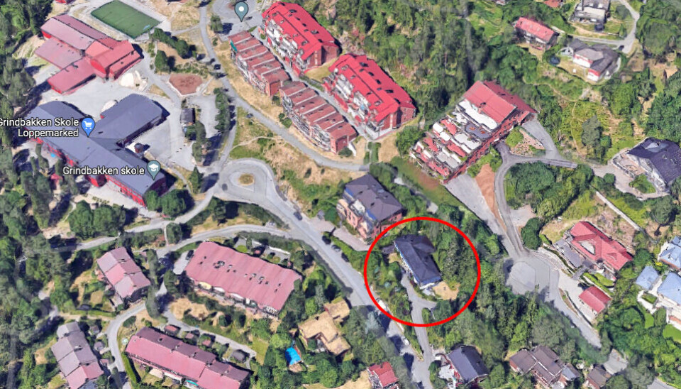 LEILIGHETSBYGG: Nærliggende bebyggelse består av terrasserte leiligheter og leilighetsbygg. LEILIGHETSBYGG: Nærliggende bebyggelse består av terrasserte leiligheter og leilighetsbygg.