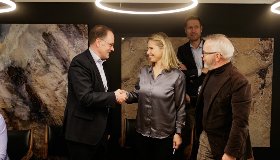 Tor Arne Midtskogen, konserndirektør Bygg i Skanska inngikk samspillskontrakt med Siri Steinbakk, administrerende direktør i Campus Ullevål, Gunnar Bøyum, styreleder i Campus Ullevål og konserndirektør i Aspelin Ramm og Lars Andresen, styremedlem i Campus Ullevål og administrerende direktør i NGI. Tor Arne Midtskogen, konserndirektør Bygg i Skanska inngikk samspillskontrakt med Siri Steinbakk, administrerende direktør i Campus Ullevål, Gunnar Bøyum, styreleder i Campus Ullevål og konserndirektør i Aspelin Ramm og Lars Andresen, styremedlem i Campus Ullevål og administrerende direktør i NGI.
