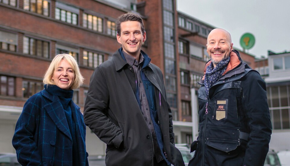 VANT: Aspelin Ramms prosjektsjef Jostein Swensen. flankeres her av vinnerne Johanne Borthne i Powerhouse Company og Martin Dietrichson i Kima arkitektur.