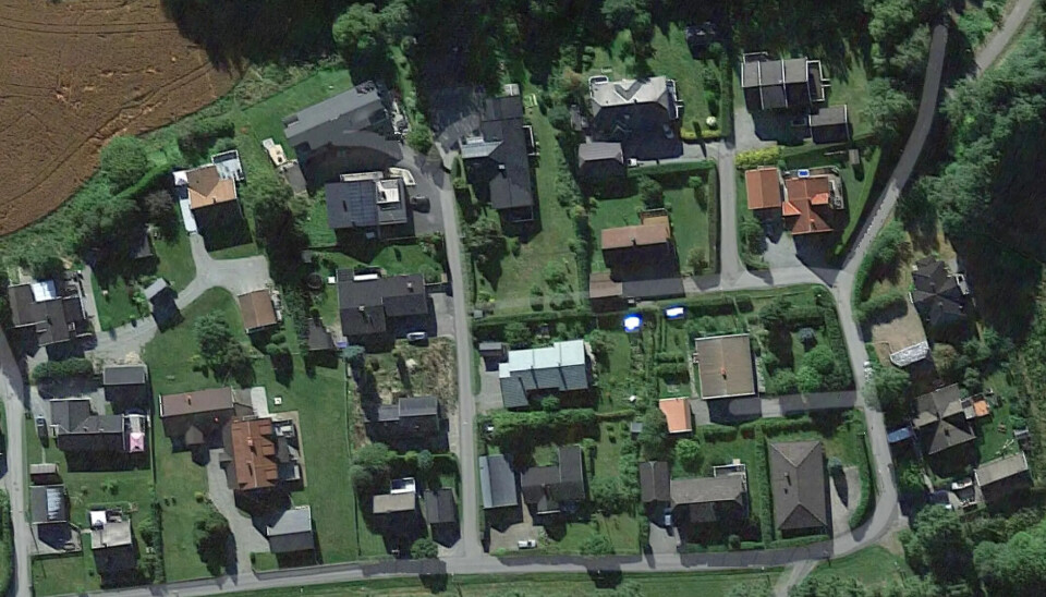 KREVER OPPGJØR: Husene i dette boligområdet på Jessheim skulle rives for å gi plass til nye boliger i form av blokker. Utbygger Fredensborg Bolig har nå lagt prosjektet til side, og sinte huseiere krever oppgjør for eiendommene de har solgt. Foto: Google