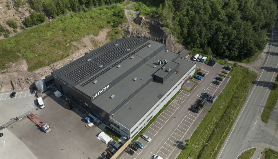 DEKKER TAKET: Holmestrandsveien 117 har fått et solcelleanlegg som vil produsere 120.000 kWh i året.