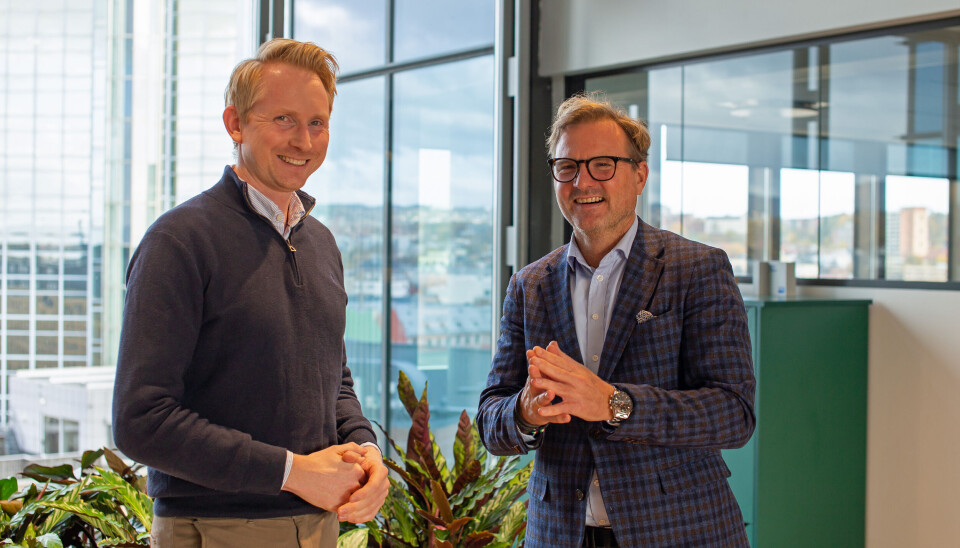 AVTALE: Fra venstre Pål Oroszko, leder av teknisk fagteam i Entra, og Pål-Amund Mathiesen, regionleder i Noova Energy Systems. Nå skal Noova bidra til energieffektivisering av hele Entra-porteføljen.