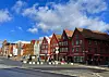 HAVNEBEBYGGELSE: Verdenskulturminnet Bryggen er rester av en gammel havnebebyggelse langs østsiden av Vågen. Foto: Tore Årdal