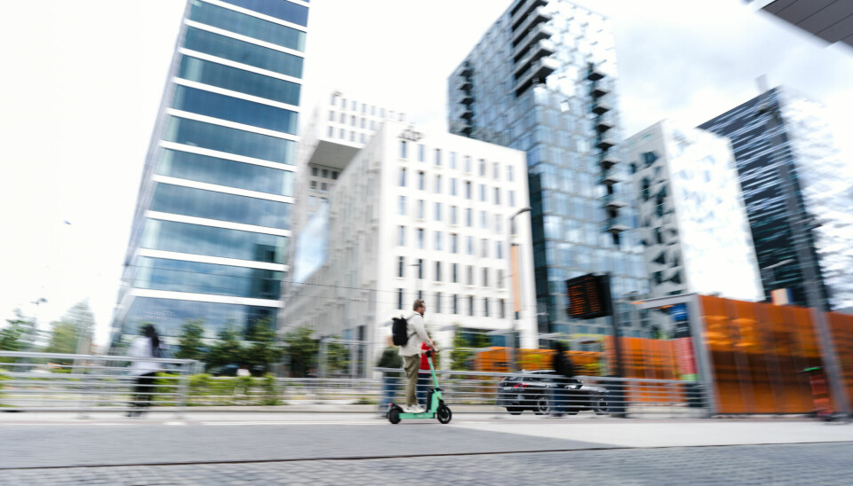 Området rundt Oslo Sentralstasjon og Barcode blomstrer som en ny bydel. Lunøe fremhever at det effektive kollektivtilbudet gjør bil unødvendig.
FOTO: Nikolas Gogstad, Bane NOR