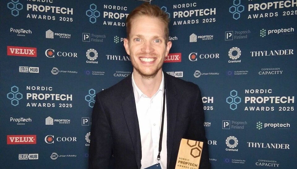 FORNØYD: Co-founder & CPO Alexander Rydfjord mottok prisen i Køvenhavn.