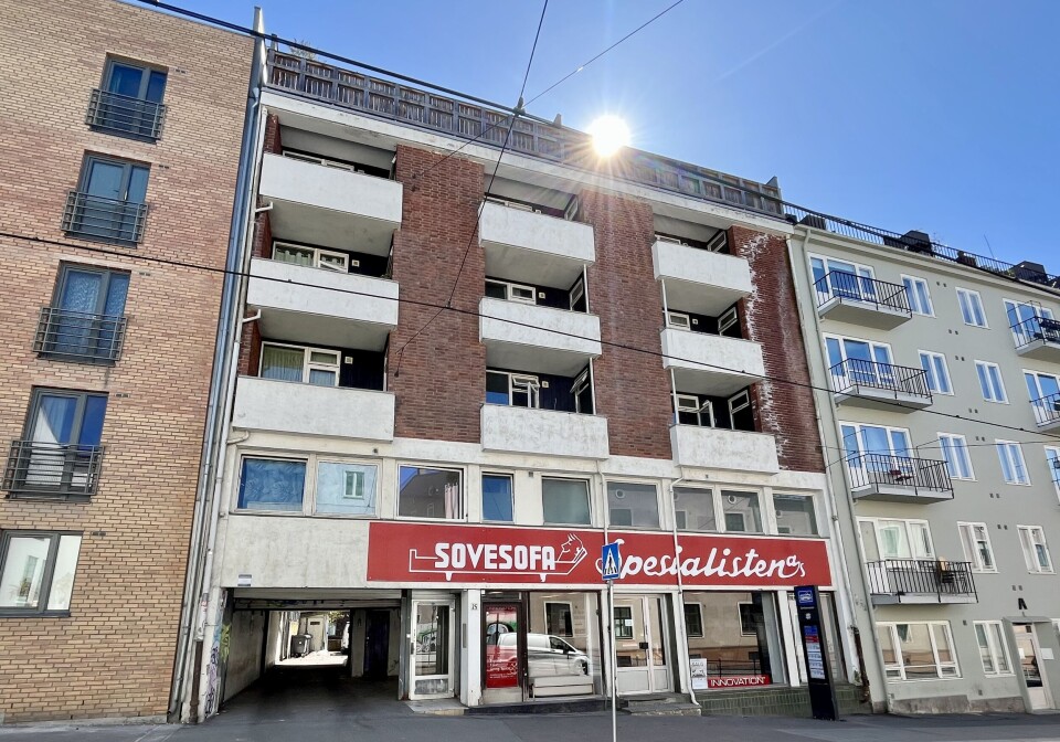 1.245 KVM: Bygården har et areal på 1.245 kvadratmeter.