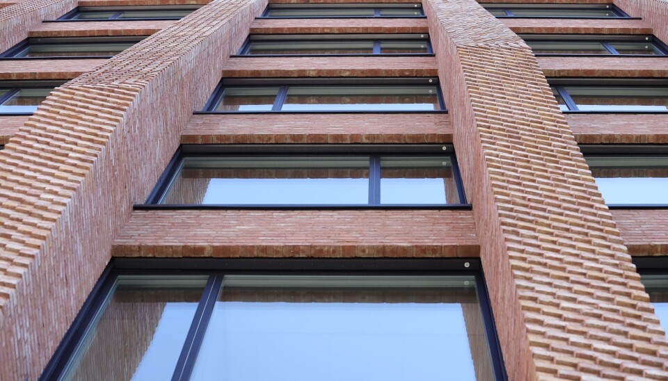 RAPPORT-KRAV: Virksomheter med høyt energiforbruk skal levere sin første rapport innen utløpet av neste år 2026. Denne artikkelen forklarer hvordan arbeidet kan gjennomføres. Tullinkvartalet  Kristian Augusts gate 15-17 fasade tegl murstein. Foto: Glen Widing