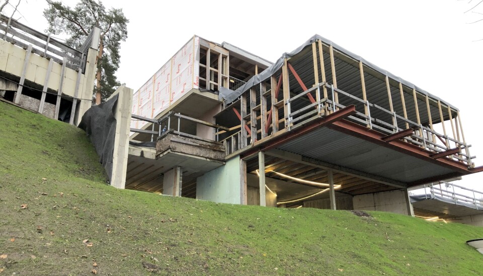 SKJELETT: Dette skulle bli en villa til 200 millioner kroner. Nå går det mot deling. Kristinelundveien 14B. Foto: Glen Widing