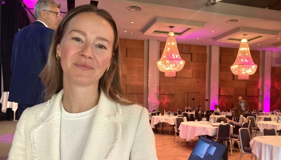 FORTSATT HØYE RENTER: - Rentene forblir trolig høyere frem til 2028 enn de har vært mellom finanskrisen og 2023, mener sjeføkonom Nejra Macic i Prognosenteret. Her fra Prognosesenterets fagdag på Oslo Plaza denne uken.