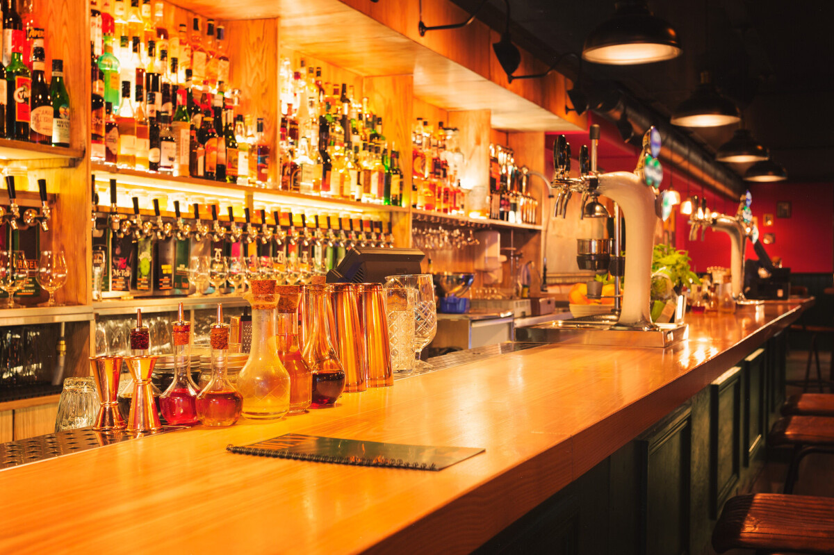 A warm wood-panelled bar with a selection of taps in Bergen